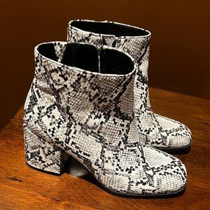 DSW Mix No. 6 Snakeskin Benisa Bootie 6.5